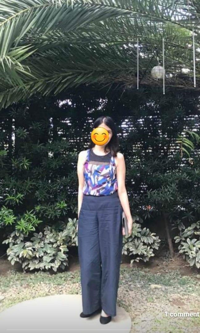 Plains and Prints Multicolor sleeveless top (Category: Sleeveless) located in Bulacan. Submitted by raiigop (Listing ID 1245627244, Image 1). Description: 🌼vintage P&P collection 🌼XS on tag 🌼Very nice in actual 🌼zipper closure on the side 🌼when worn & actual photos displayed 🌼actual measurement may request 🌼RFS no longer fits me, ive switched to Medium size 🌼no return no exchange.