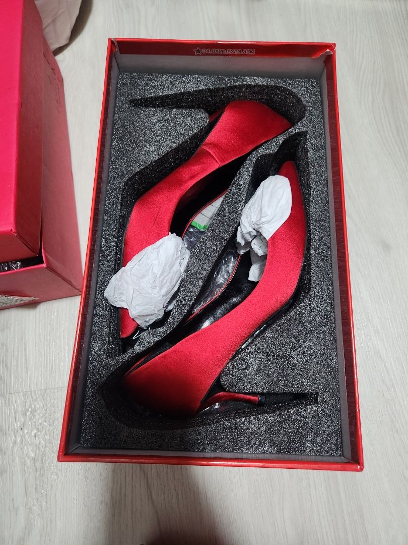 Red box hotsell heels