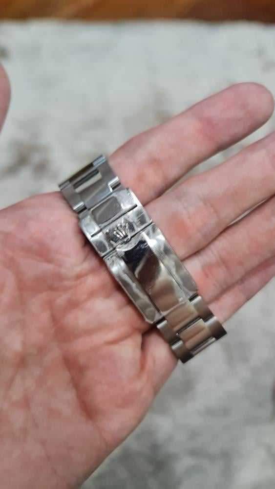 Rolex GMT Master II (Category: Luxury Watches) located in Manila. Submitted by donijosemiguel (Listing ID 1245701983, Image 2). Description: Rolex GMT2C “Green Arrow” Local AD Complete set Used twice .