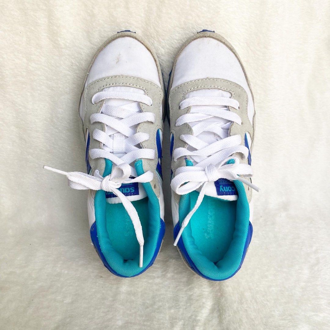 SAUCONY SNEAKERS SIZE 5 Women s Fashion Footwear Sneakers on