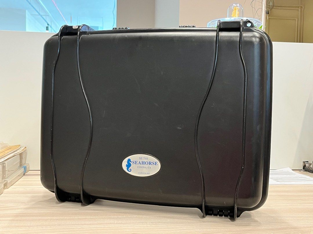 Seahorse SE710CC Watertight Laptop Computer Case, Hobbies & Toys ...