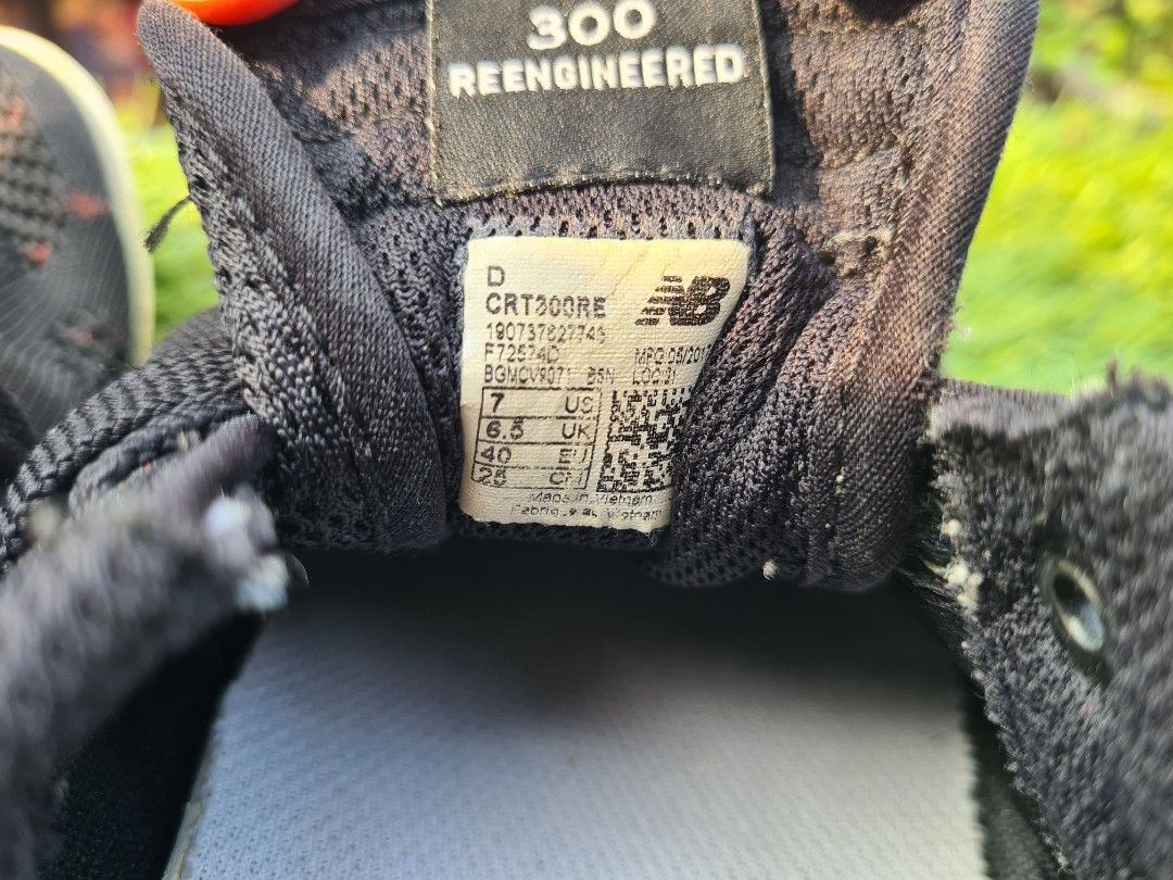 Sepatu Klasik Hitam Putih - New Balance, Fesyen Pria, Sepatu , Sneakers di  Carousell