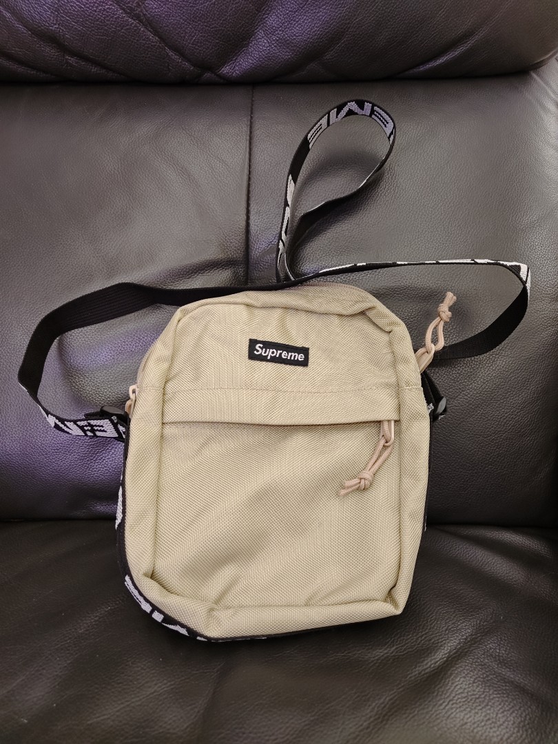Supreme shoulder bag Supreme 斜挎袋, 名牌, 手袋及銀包- Carousell