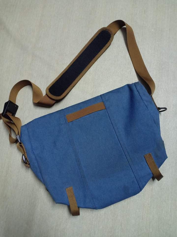 TIMBUK2 MESSENGER BAG, Men's Fashion, Bags, Sling Bags on Carousell