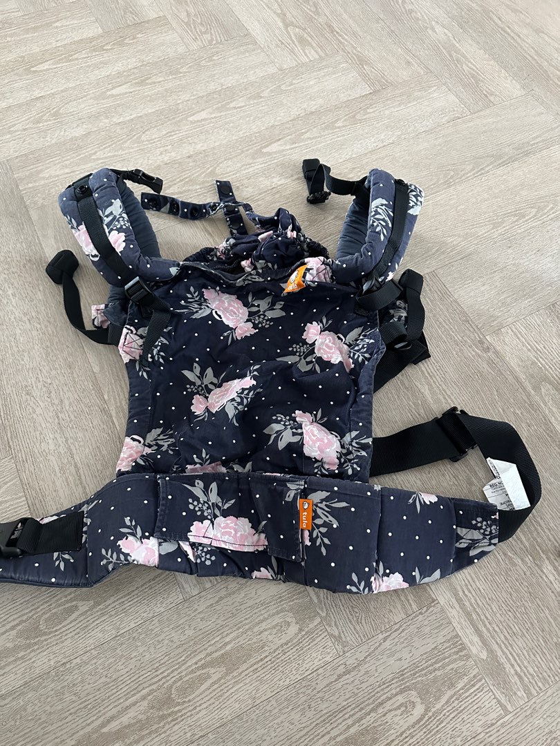 Tula FreetoGrow Carrier (Blossom), Babies & Kids, Going Out, Carriers