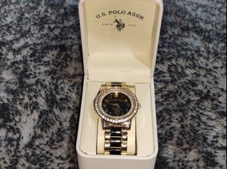 (Category: ) located in . Submitted by decluttersbynini (Listing ID 1245738467, Image 1). Description: .