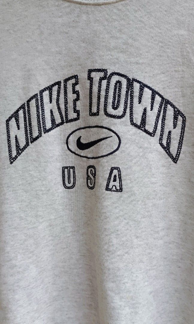 nike town sweatshirt