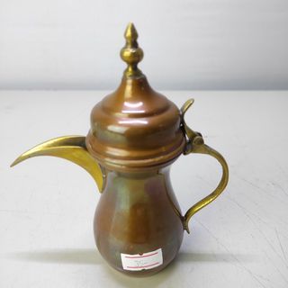 Vintage saudi coffee tea Pot made of brass and copper 5.5” 975 -35