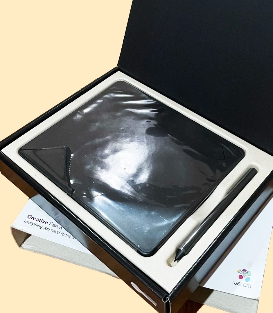 Wacom Intuos Comic (Complete Set) (Category: Other Accessories) located in Mandaluyong City. Submitted by rocagarces (Listing ID 1245727681, Image 2). Description: > Complete Set with Intuos Pen, USB cable, Replacement pen nibs, Software download instructions and code, Quick start guide and Installation CD. > Battery Free and Connects to Mac or PC (Windows 7 and above) via USB cable RFS: Bought it for school but wasn't able to use it. .