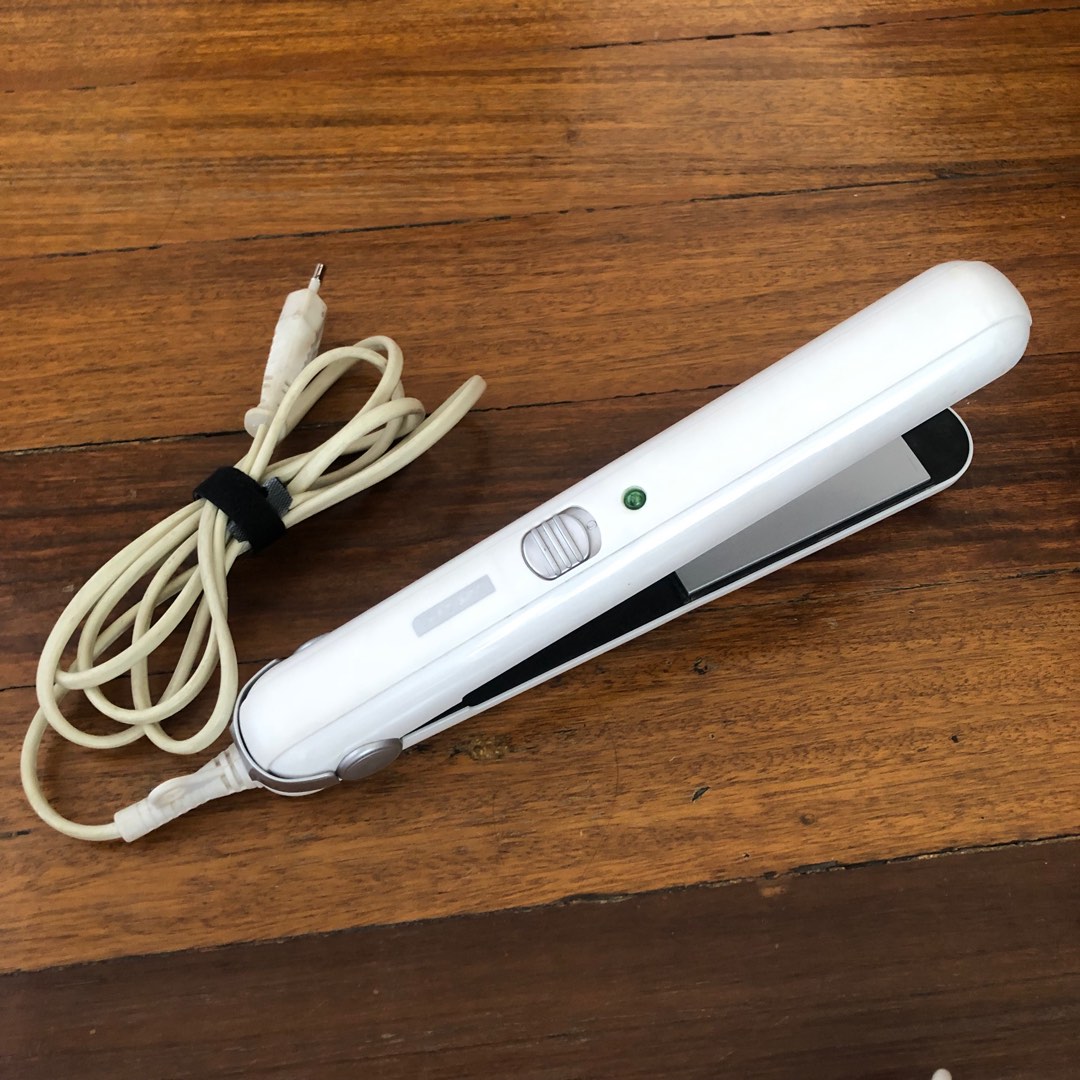 Watsons Hair Iron, Beauty & Personal Care, Hair on Carousell