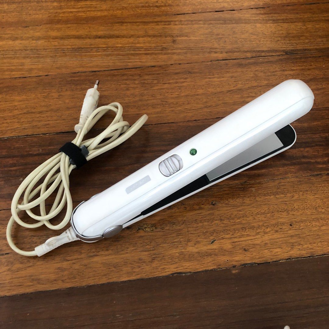 Watsons Hair Iron, Beauty & Personal Care, Hair on Carousell