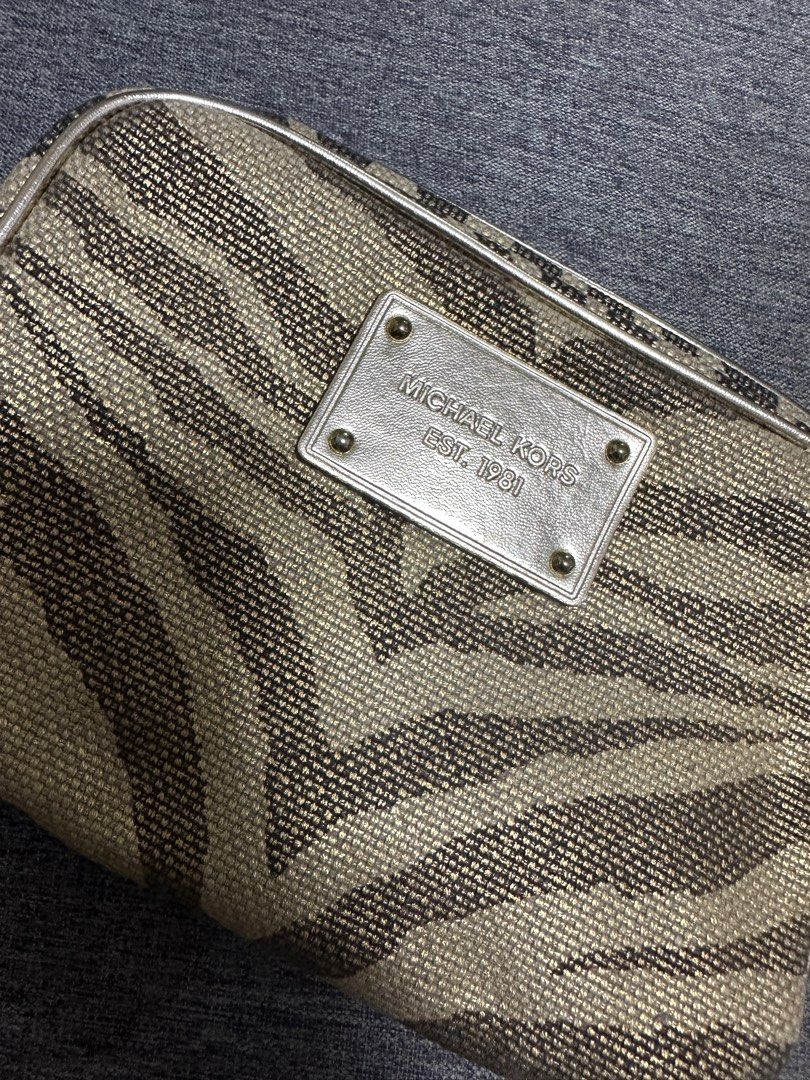 How do you clean michael 2025 kors purses