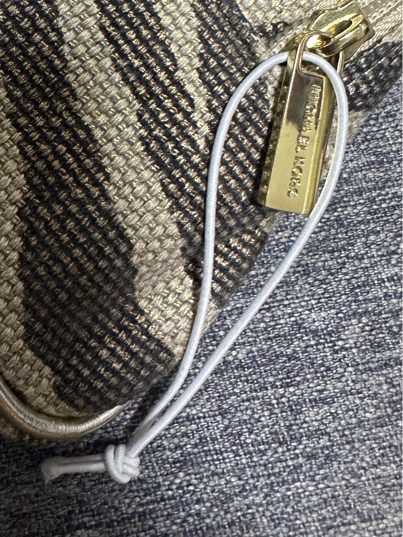 Clean a 2024 michael kors purse