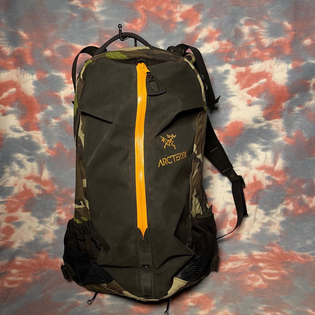 90% new Arcteryx x beams arro 22 backpack rucksack camo x orange