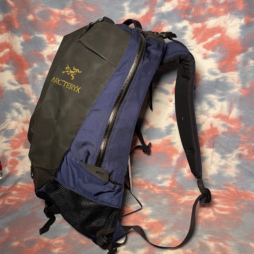 90% new arc'teryx x beams navy x black arro 22 backpack rucksack