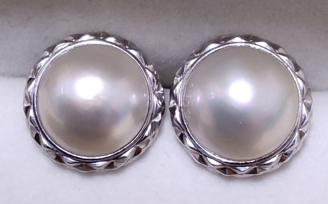 925托13mm日本海水銀白馬貝耳釘(連托17mm), 女裝, 飾物及配件, 寶石、鑽石、水晶- Carousell