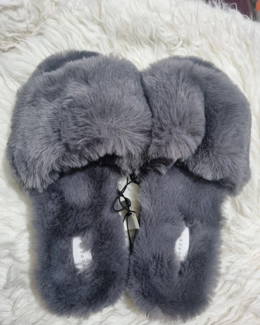 Aeropostale fuzzy sale slippers
