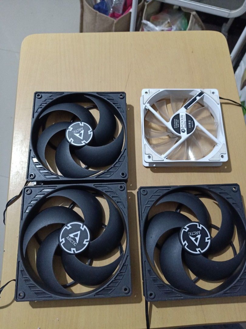 Artic Cooling 14cm PWM (3pcs) (Category: Other Accessories) located in Cavite. Submitted by alvin411 (Listing ID 1245976874, Image 3). Description: Selling my 3pcs 140mm Artic Cooling Fan Set of 5 po nabile pero 2 lang need 100% working and no issue 0956-1361148 Lalamove shipping.