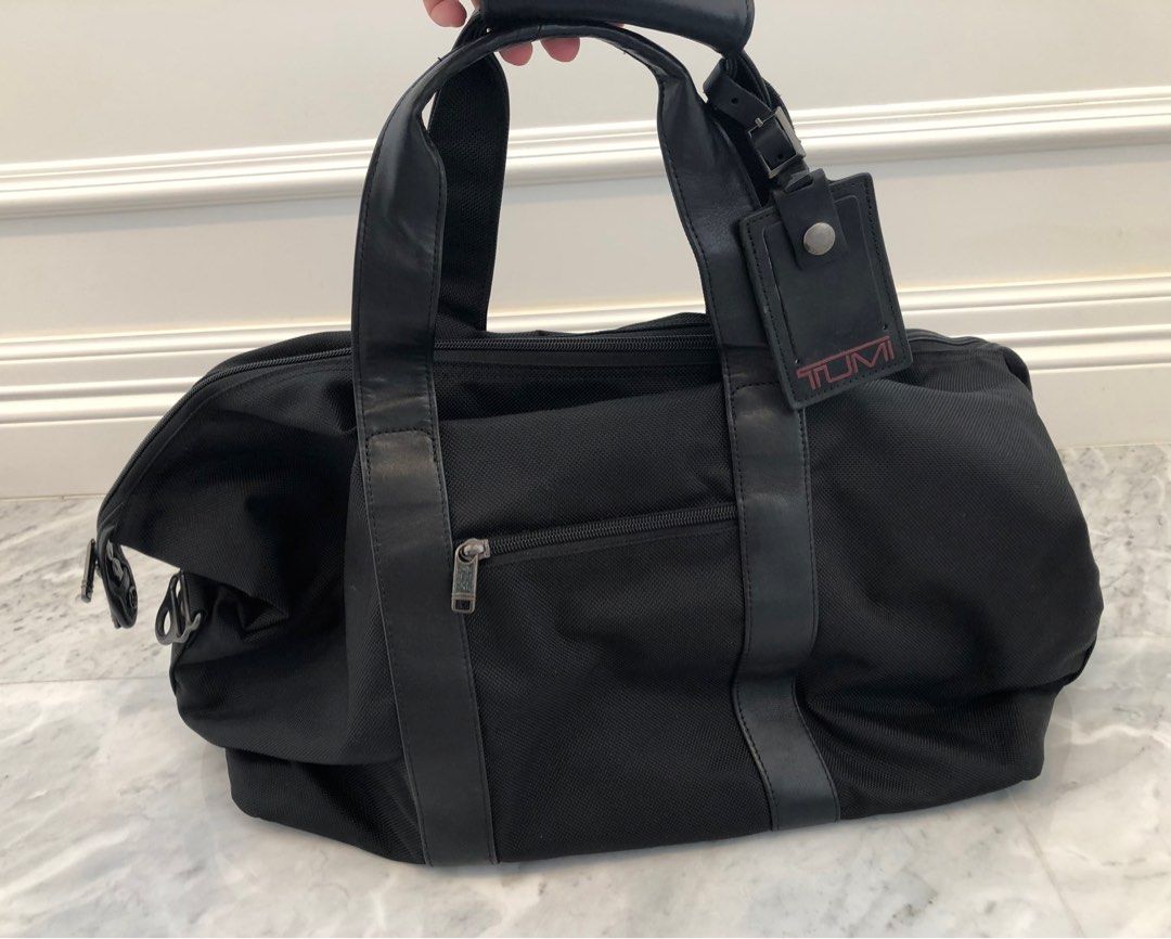 Tumi duffle deals