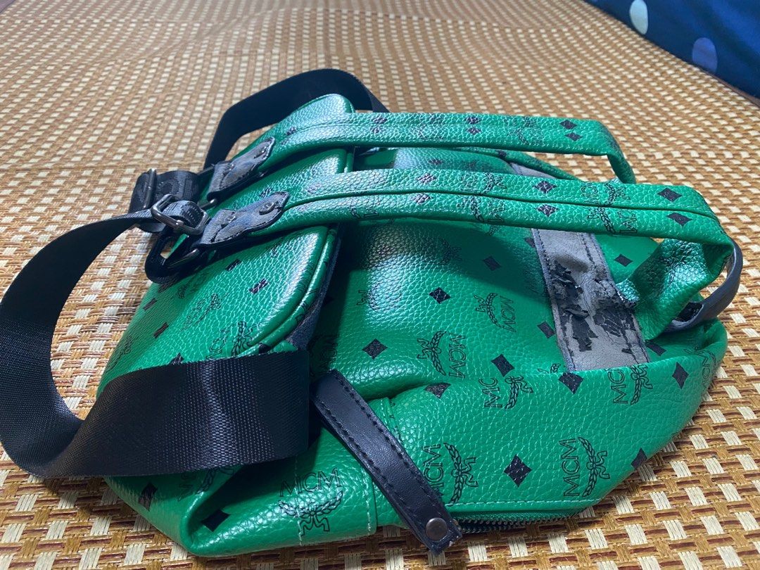 Backpack (Category: Backpacks) located in Singapore. Submitted by mimi_flower (Listing ID 1245793933, Image 3). Description: .