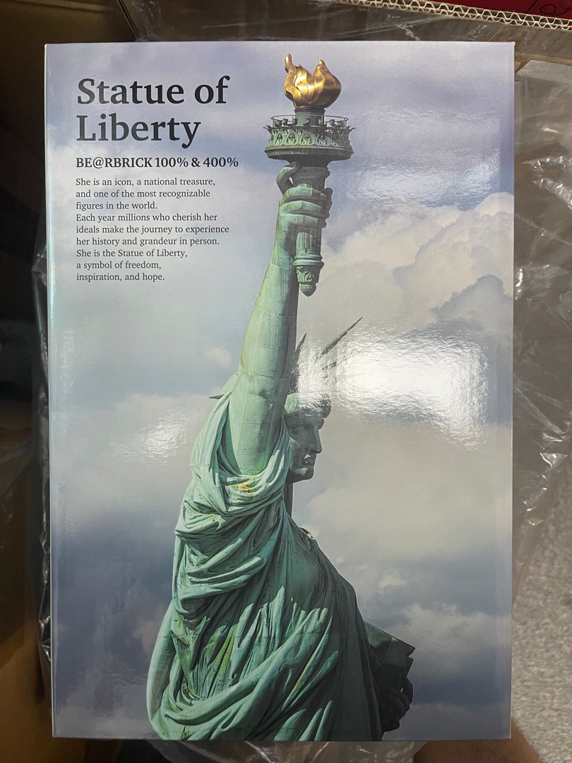 現貨Bearbrick Statue of Liberty 自由神像100% & 400%, 興趣及遊戲