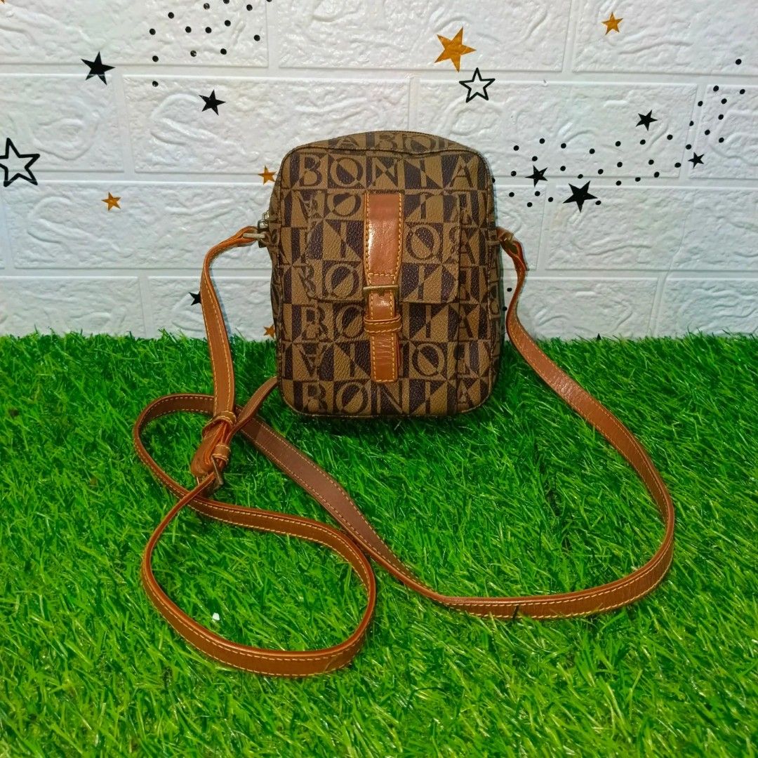 Bonia Bucket Bag, Fesyen Wanita, Tas & Dompet di Carousell