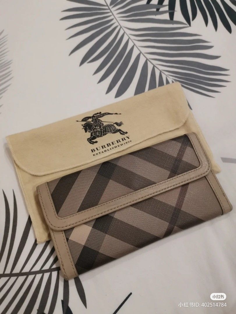 Original Burberry Wallet, Women's Fashion, Bags & Wallets, Purses & Pouches  on Carousell