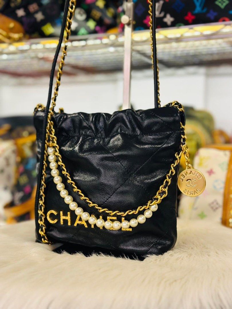 Chanel 22 Mini Handbag Black ref.854274 - Joli Closet
