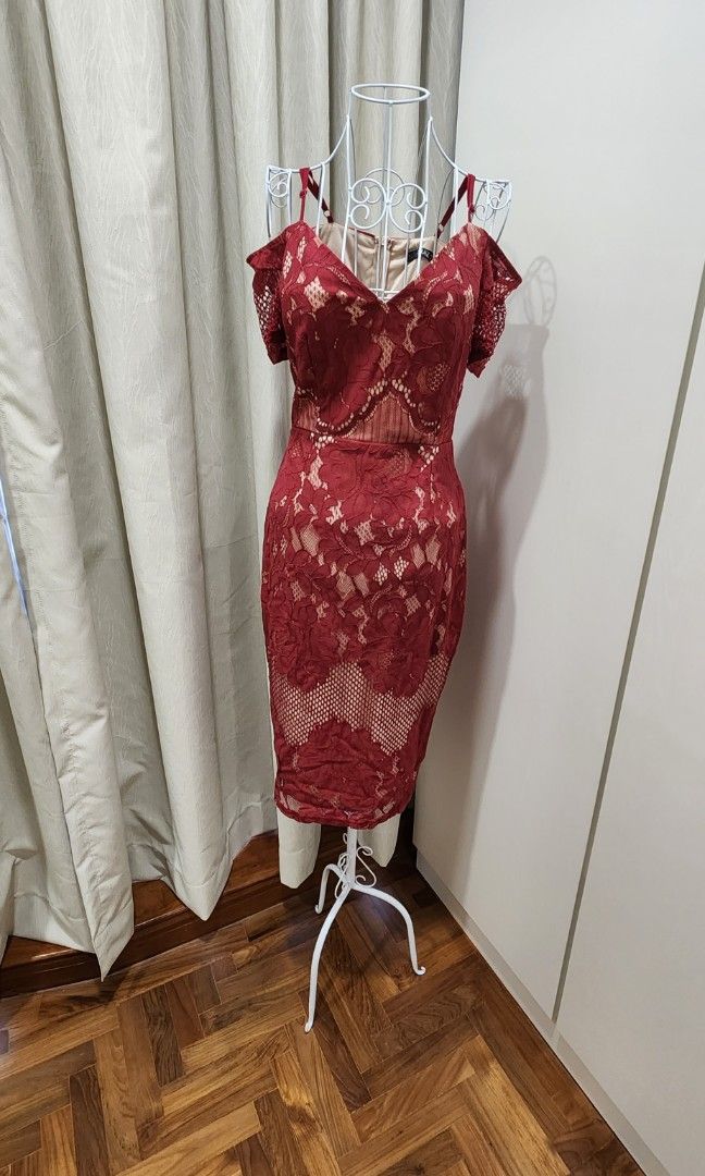 Quiz cold shoulder top dress