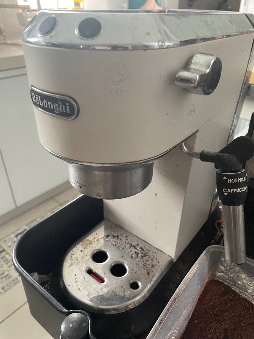 Delonghi Dedica Coffee Machines EC685 WHITE, TV & Home Appliances