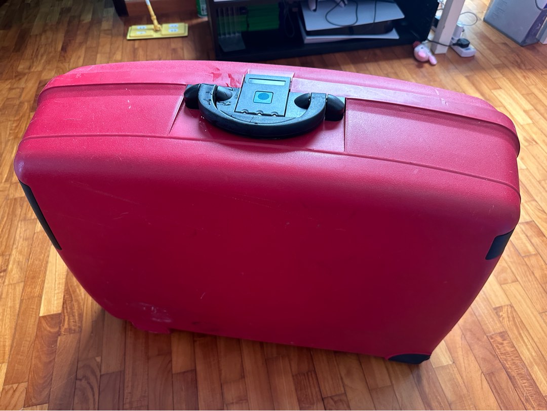 delsey 30 inch luggage bag, Hobbies & Toys, Travel, Luggage on Carousell