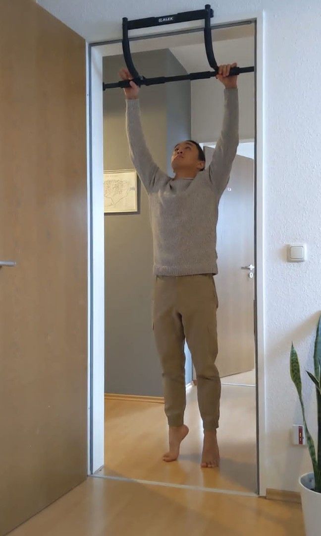Door frame pull up bar, Sports Equipment, Exercise & Fitness, Toning & Stretching Accessories on