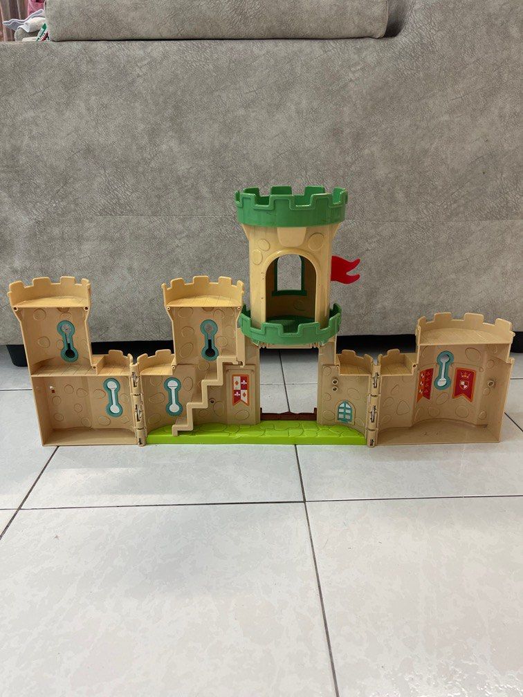 ELC castle, Hobbies & Toys, Toys & Games on Carousell