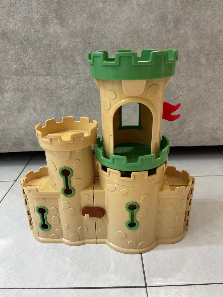 ELC castle, Hobbies & Toys, Toys & Games on Carousell