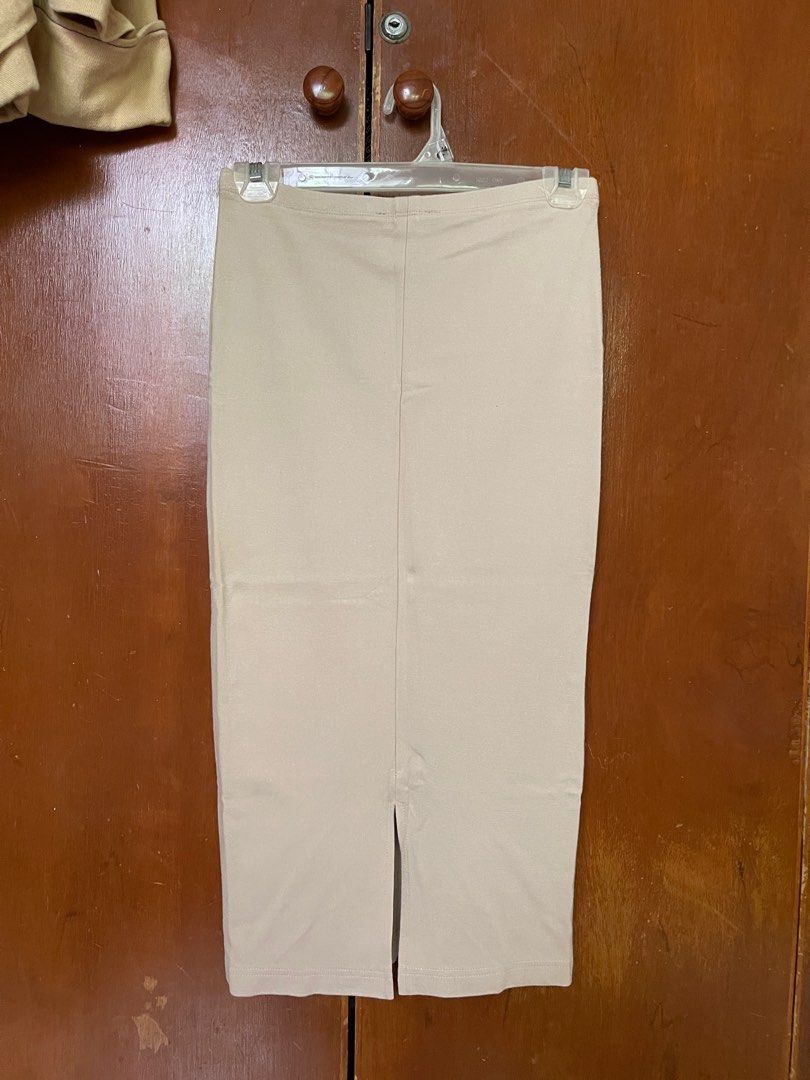 F21 Beige Pencil Skirt (Category: Skirts) located in Muntinlupa City. Submitted by thrssvll (Listing ID 1245800629, Image 2). Description: Stretchable, good as new. Price is negotiable, make an offer. .