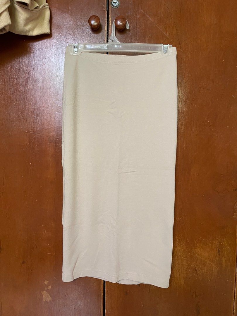 F21 Beige Pencil Skirt (Category: Skirts) located in Muntinlupa City. Submitted by thrssvll (Listing ID 1245800629, Image 1). Description: Stretchable, good as new. Price is negotiable, make an offer. .