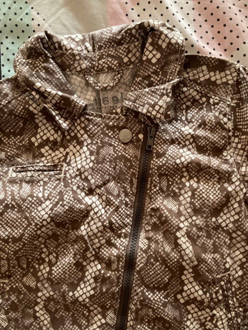 Gap Kids 1969 Snakeskin-printed biker jacket (Category: Babies & Kids Fashion) located in San Juan City. Submitted by ohdeedoh (Listing ID 1245813690, Image 2). Description: Super Stylish jacket For your spunky and sassy little girl! Gap Kids XL 1969.