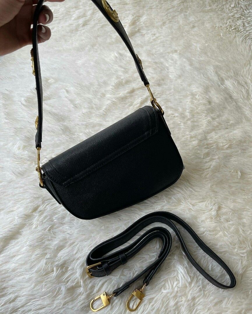 Guess G Dream Flap Shoulder Bag in Black on Carousell