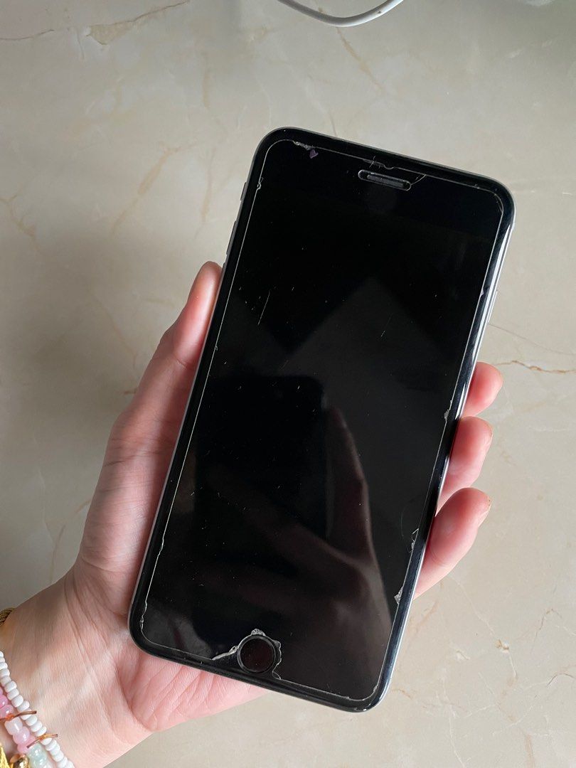 iphone 6 Plus (Category: iPhone 6 Series) located in Manila. Submitted by doufu_u (Listing ID 1245862173, Image 1). Description: Rfs: hindi na nagagamit. -No scratches, yung basag is sa tempered glass lang. -BH 89% -All buttons are working -No box and charger included, unit only -Same IMEI last price ₱3,000.