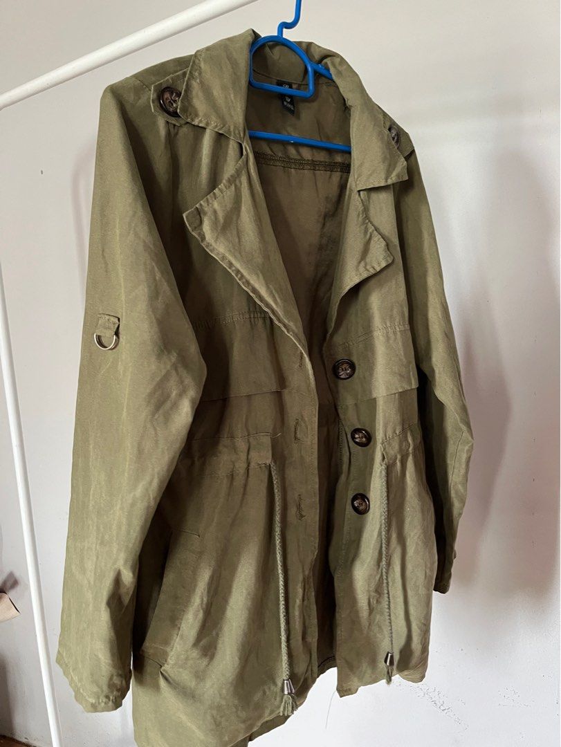 Jacket / outerwear (Category: Coats, Jackets and Outerwear) located in Klang. Submitted by puteriizzati16 (Listing ID 1245960039, Image 1). Description: Pm for more details Size S-M Ada skirts and blouse lgi boleh tngk kt profile saya Postage ss/sm.