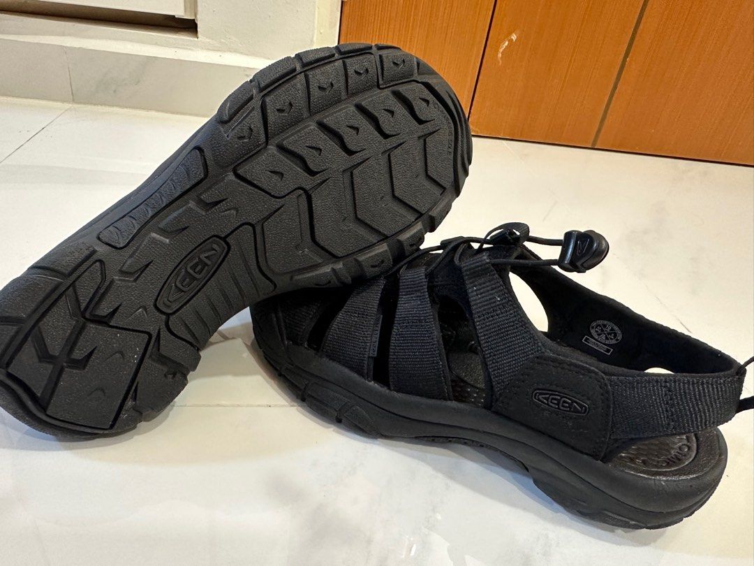 KEEN Men s Newport H2 Sandal Triple Black