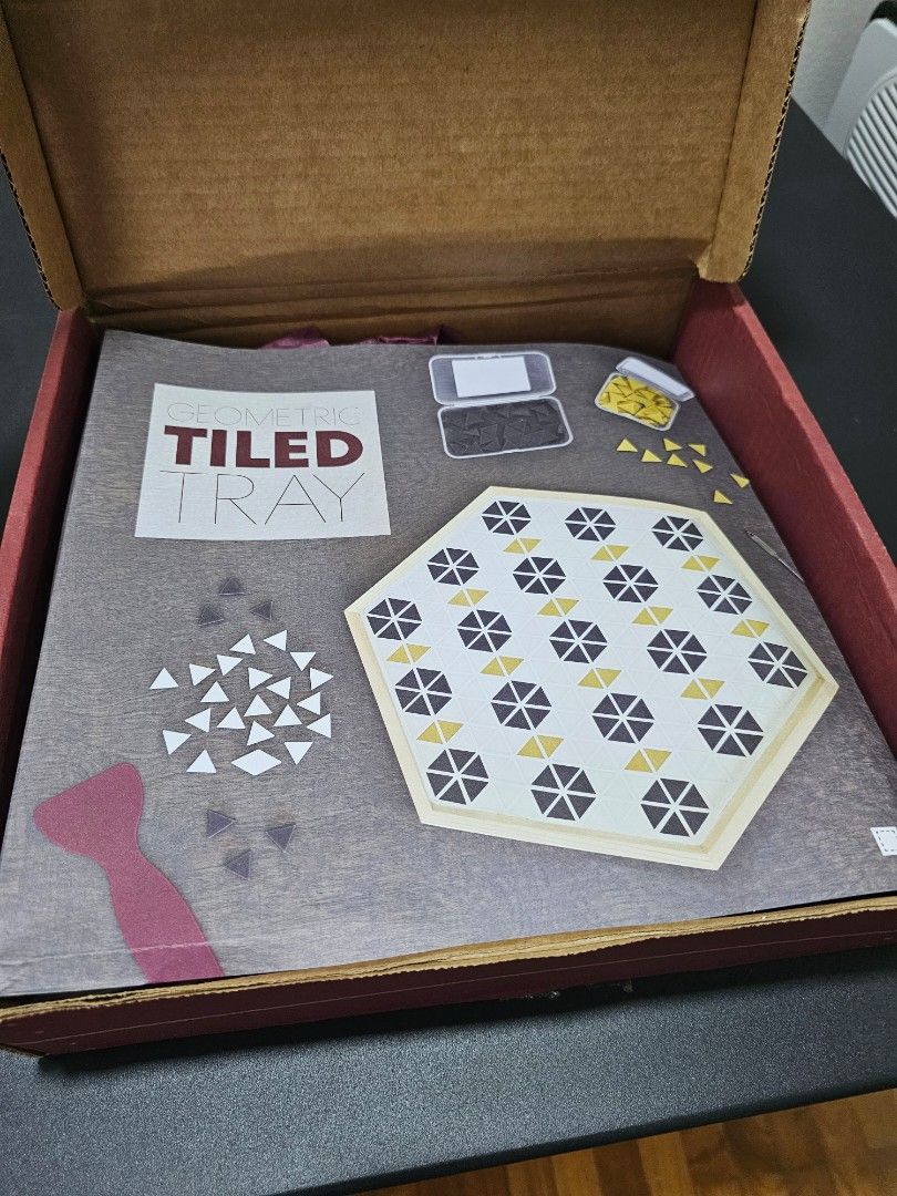 KiwiCo Tiled Mosaic Tray Craft Kit, Hobbies & Toys, Stationery & Craft