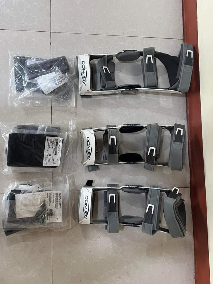 Knee brace (Category: Rehabilitative Devices) located in Manila. Submitted by calmdolphin.87b0e4 (Listing ID 1245945742, Image 2). Description: DonJoy Knee Brace Brand:DONJOY Price: 2500 COD.