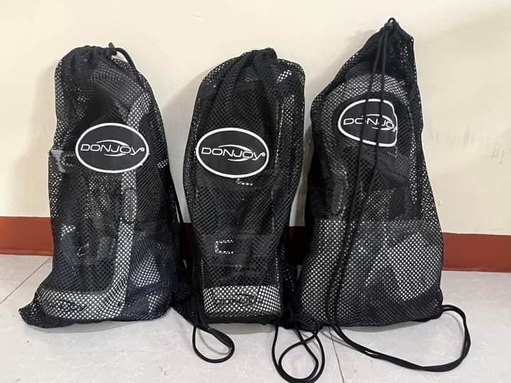 Knee brace (Category: Rehabilitative Devices) located in Manila. Submitted by calmdolphin.87b0e4 (Listing ID 1245945742, Image 1). Description: DonJoy Knee Brace Brand:DONJOY Price: 2500 COD.