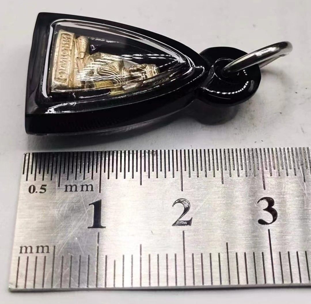 LP TAN CHAI WAT PRATHADCHO HAE BE2555 纯银SILVER MATERIAL 价格：“新币” 交易：Pay Now/ 银行转账/微信转账/支付宝转账/新加坡面交... 邮资：SG包邮, Hobbies & Toys, Religious Items on  Carousell