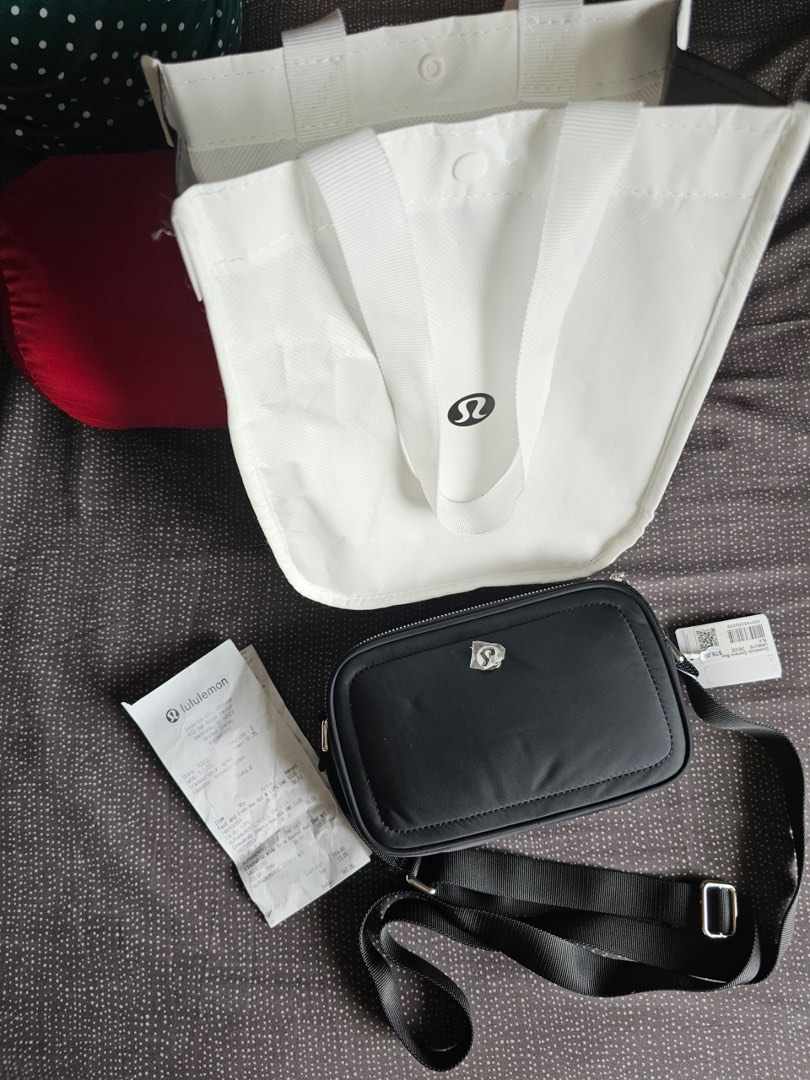 LULULEMON CROSSBODY CAMERA BAG 2L on Carousell