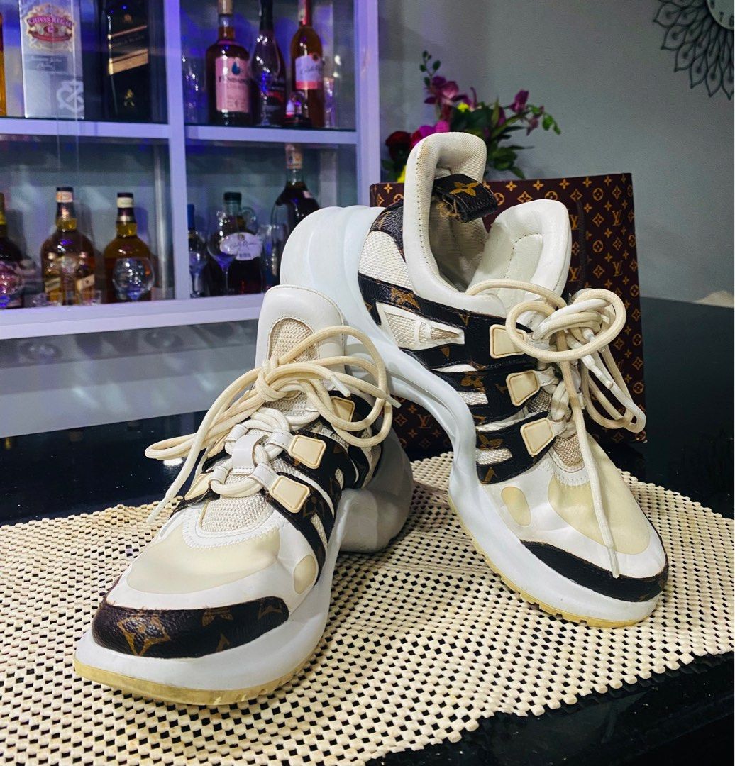 Louis Vuitton Arclight Trainer Monogram 2023 ORIGINAL Complete set with  Box, Women's Fashion, Footwear, Sneakers on Carousell