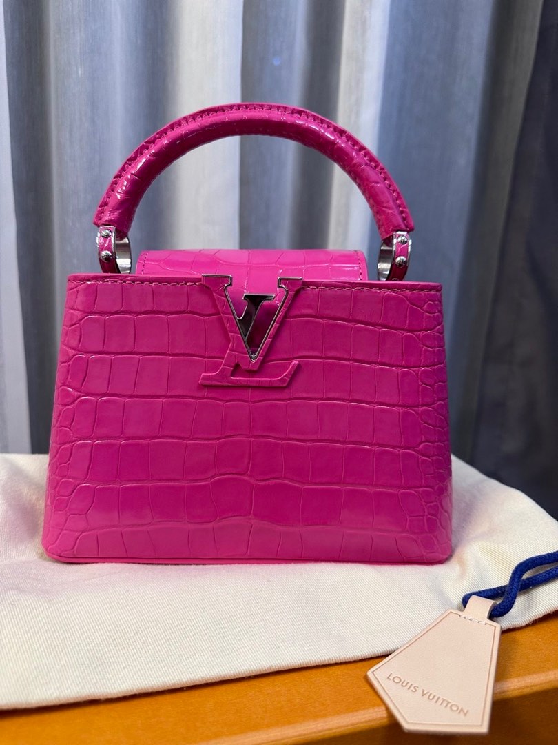 Louis Vuitton Capucines Medium Model Handbag in Pink Alligator