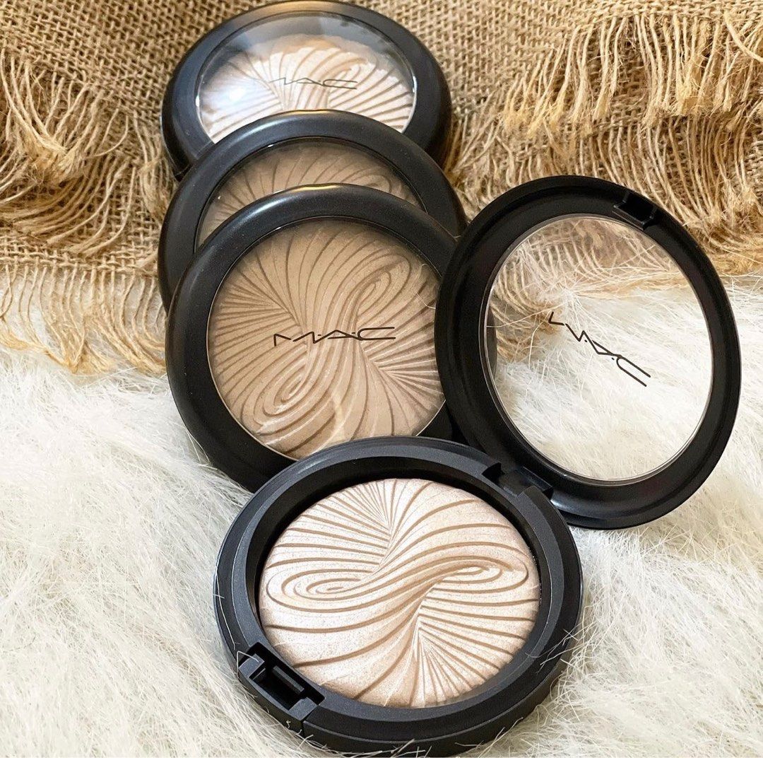 MAC extra dimension skinfinish highlighter (Category: Makeup) located in Quezon City. Submitted by girlboss_mnl (Listing ID 1245788231, Image 1). Description: ✨M A C Extra Dimension Skinfinish Highlighter BRANDNEW - unboxed Retails for Php2,700 SALE - Php1,400 only! .
