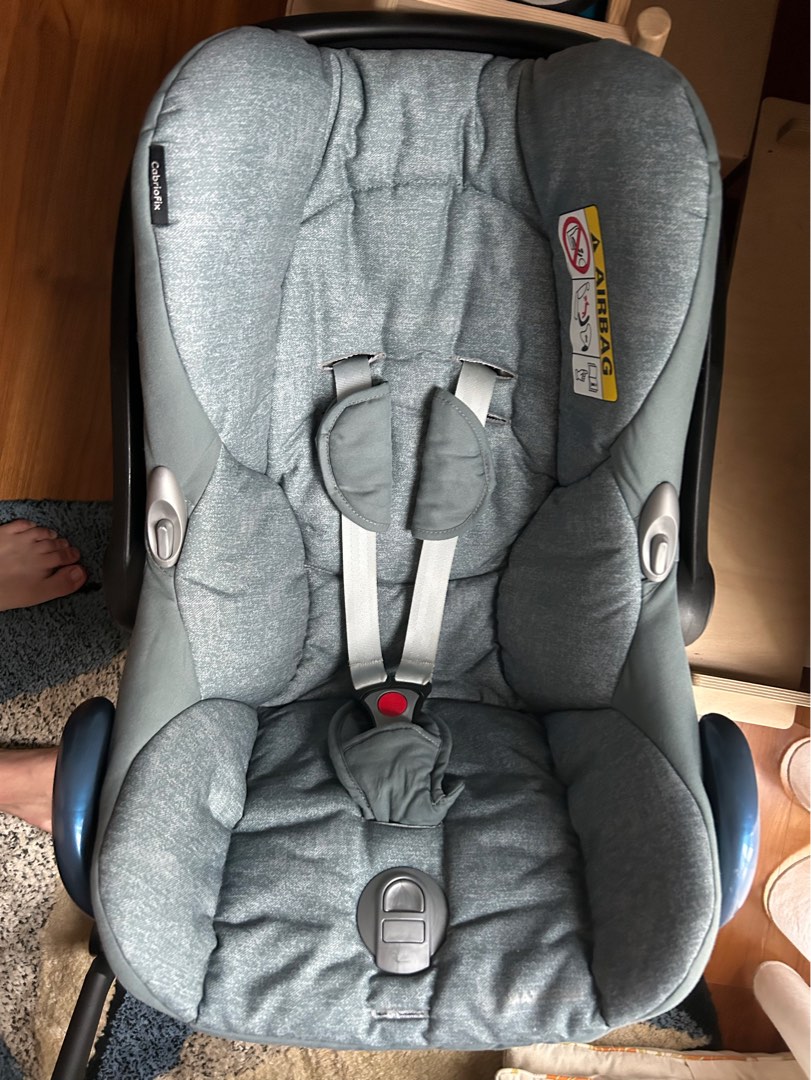 Maxi Cosi Cabriofix Car seat with Isofix Base, Babies & Kids, Going Out